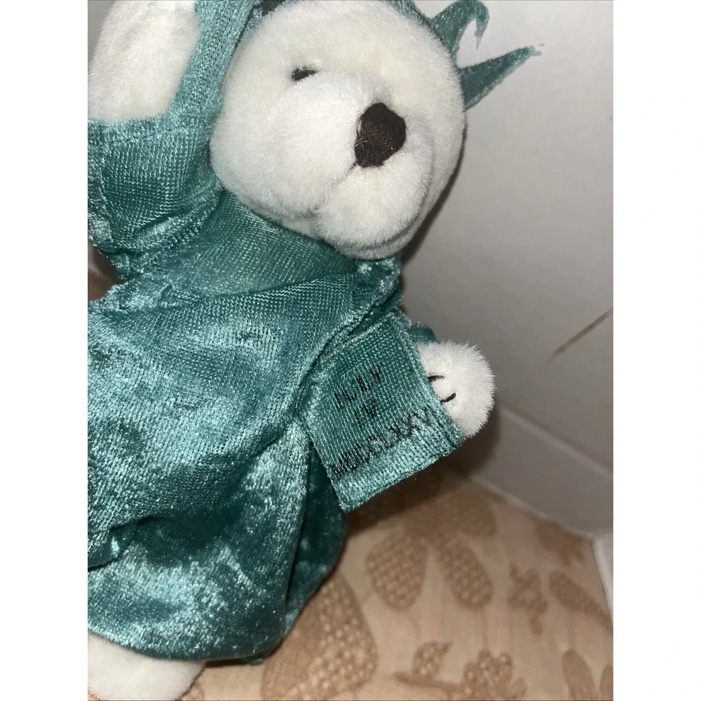 N.Y. Teddy Vtg Statue of Liberty  Bear In Twin Tower Bag